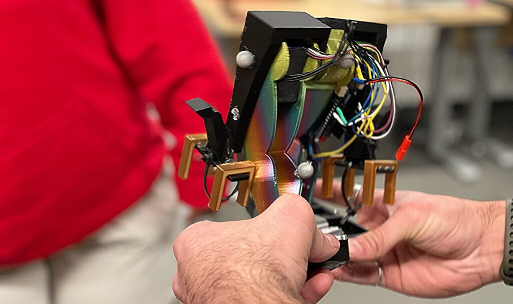 Researchers create 'Mugatu,' the first steerable bipedal robot with only one motor