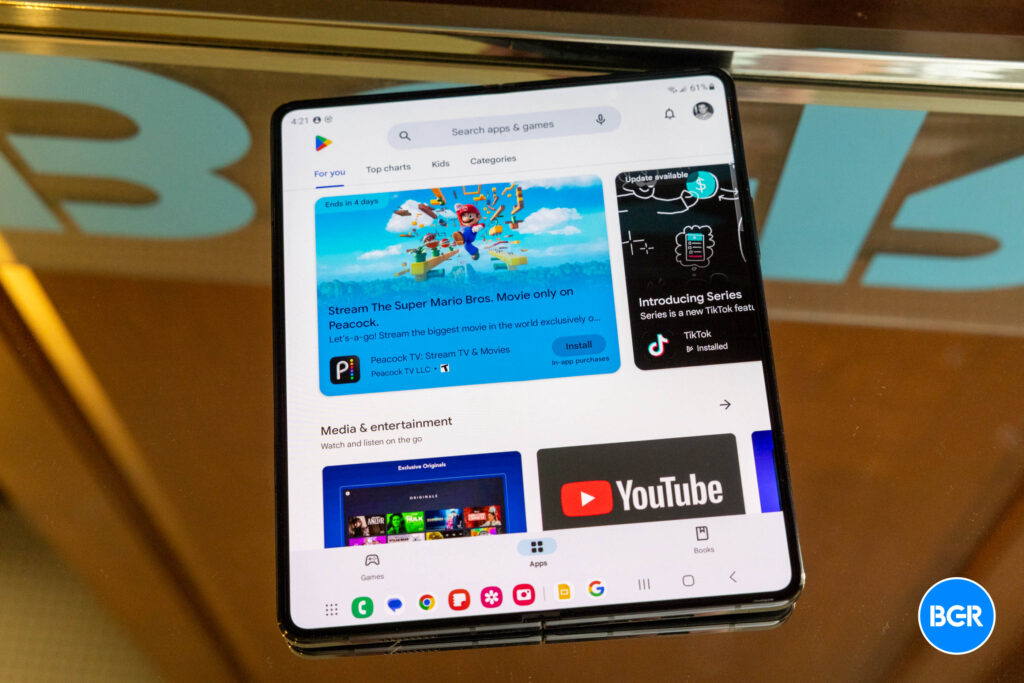 Galaxy Z Fold 6 release might happen around iPhone 16 launch