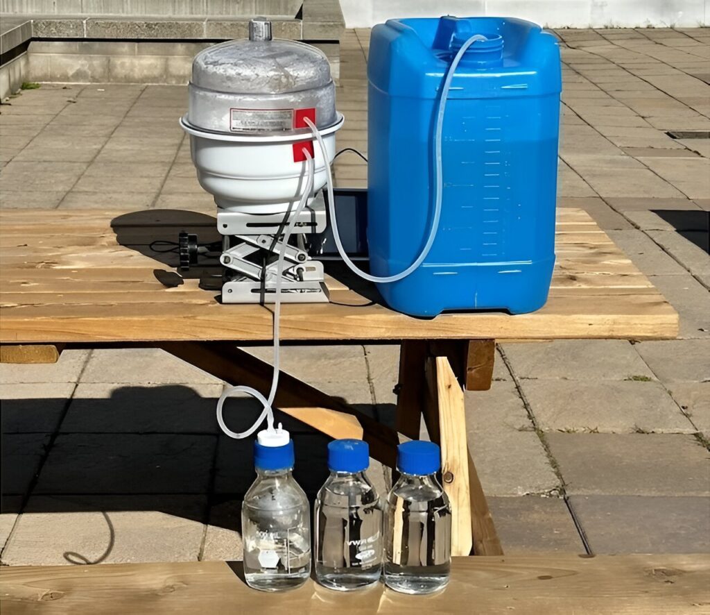 Energy-efficient device uses solar power to turn seawater into fresh water