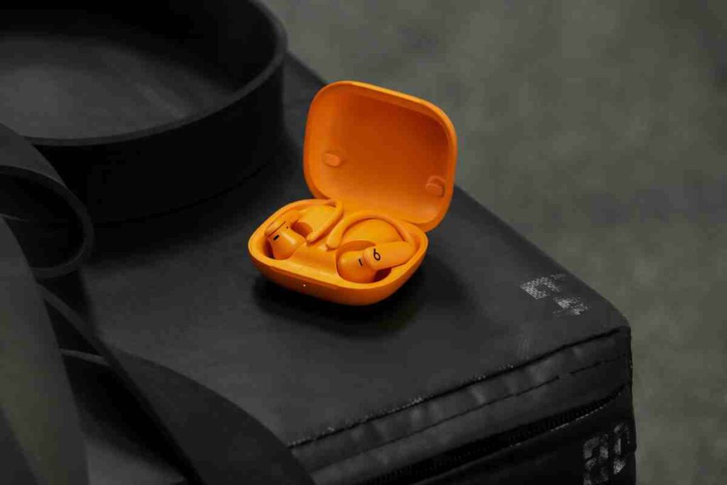 Powerbeats Pro 2, in electric orange