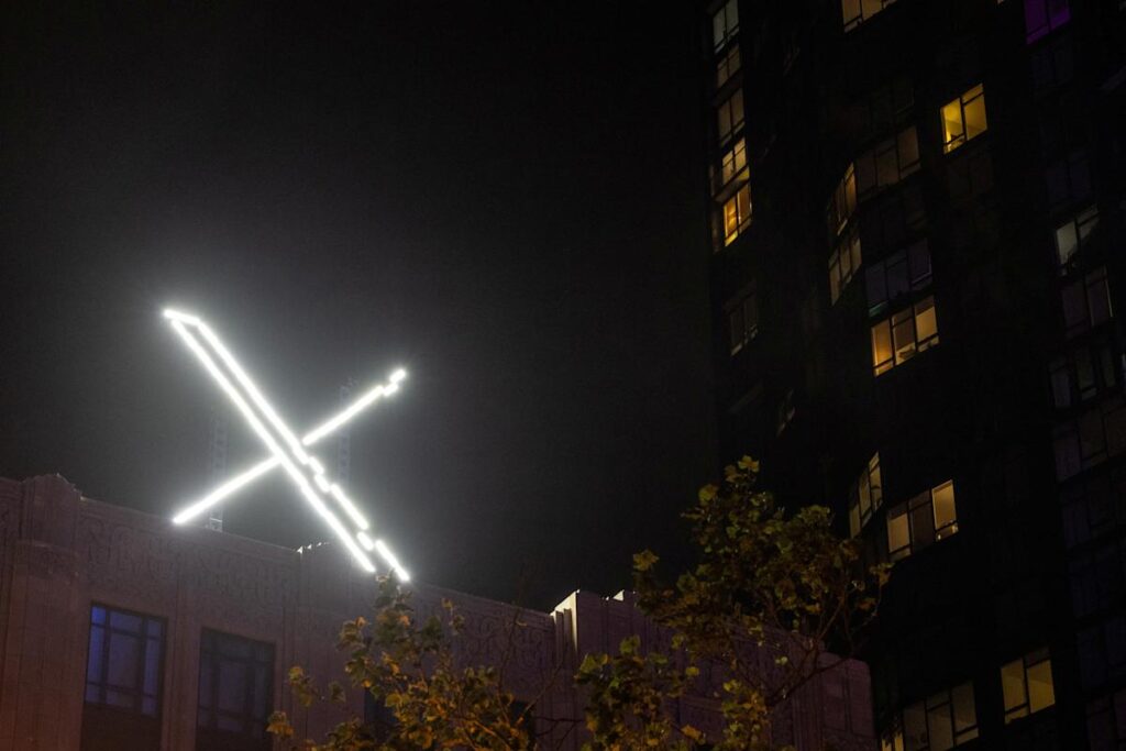 X is experiencing a data center outage