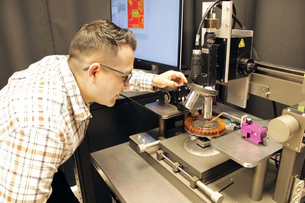 Researchers outline innovative ways to track heat in advanced semiconductors