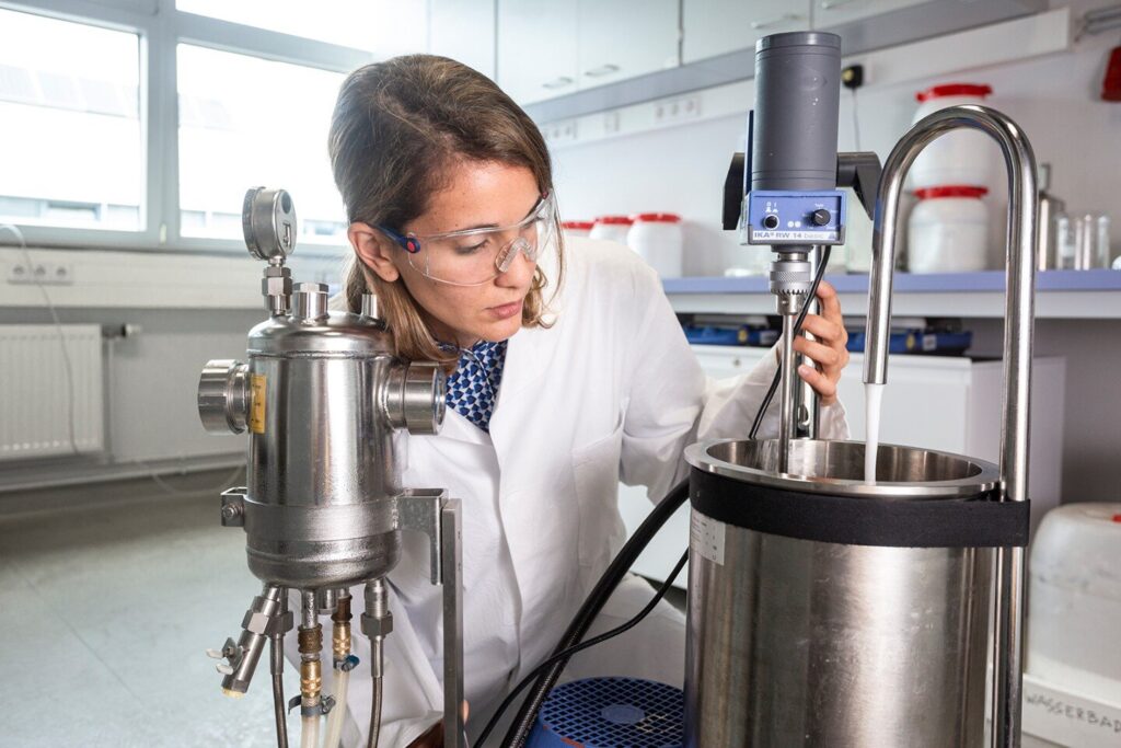 Reducing energy consumption with phase change materials