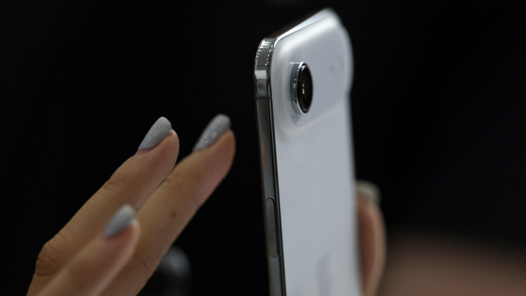 iPhone Air Reviews Say Battery Life Is Better Than Expected, But The Other iPhone 17 Models Do Even Better