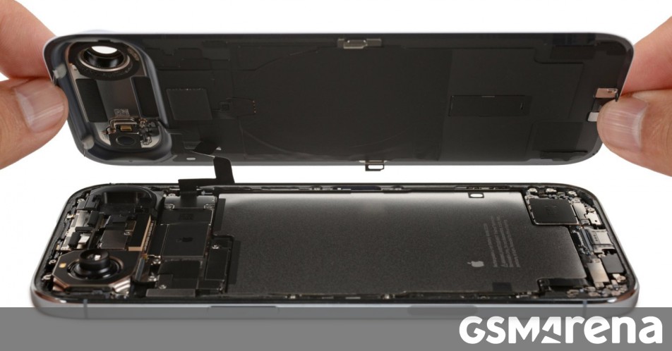 iPhone Air teardown reveals easy reparability and one cool trick iPhone Air teardown reveals easy reparability and one cool trick