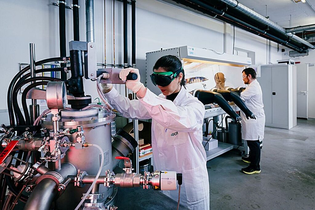 Novel alloy withstands extreme conditions, could replace metals used in aircraft engines and gas turbines