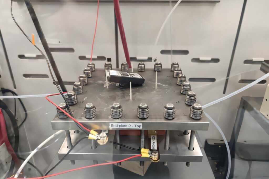 Inexpensive materials transform waste carbon into energy-rich compounds Inexpensive materials transform waste carbon into energy-rich compounds