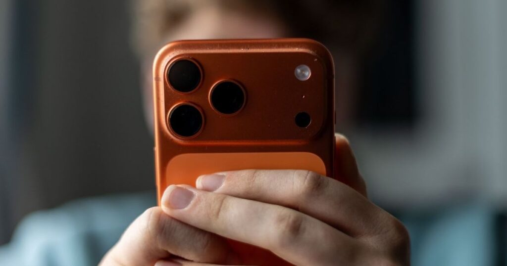 Apple Will Reportedly Introduce Samsung 200MP Camera on Future iPhones Apple Will Reportedly Introduce Samsung 200MP Camera on Future iPhones