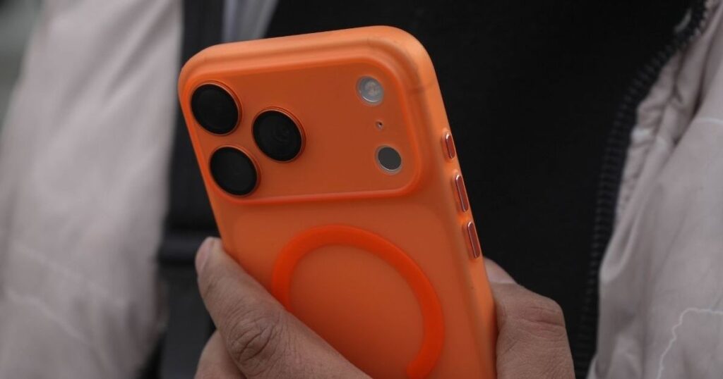 Apple’s Foldable iPhone Could Use Samsung’s ‘Creaseless’ Display Apple’s Foldable iPhone Could Use Samsung’s ‘Creaseless’ Display