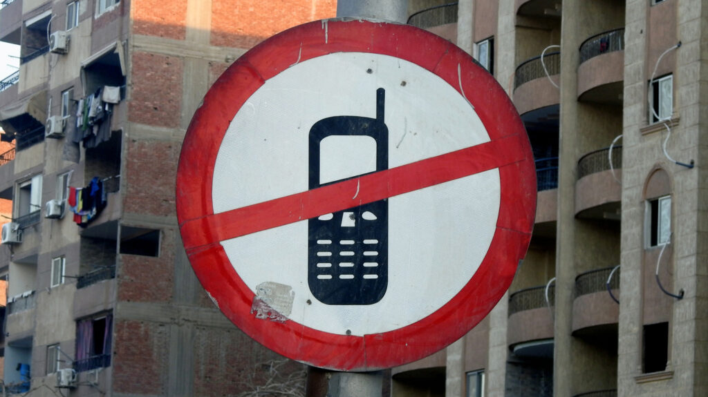 5 Phone Etiquette Rules People Break All The Time 5 Phone Etiquette Rules People Break All The Time