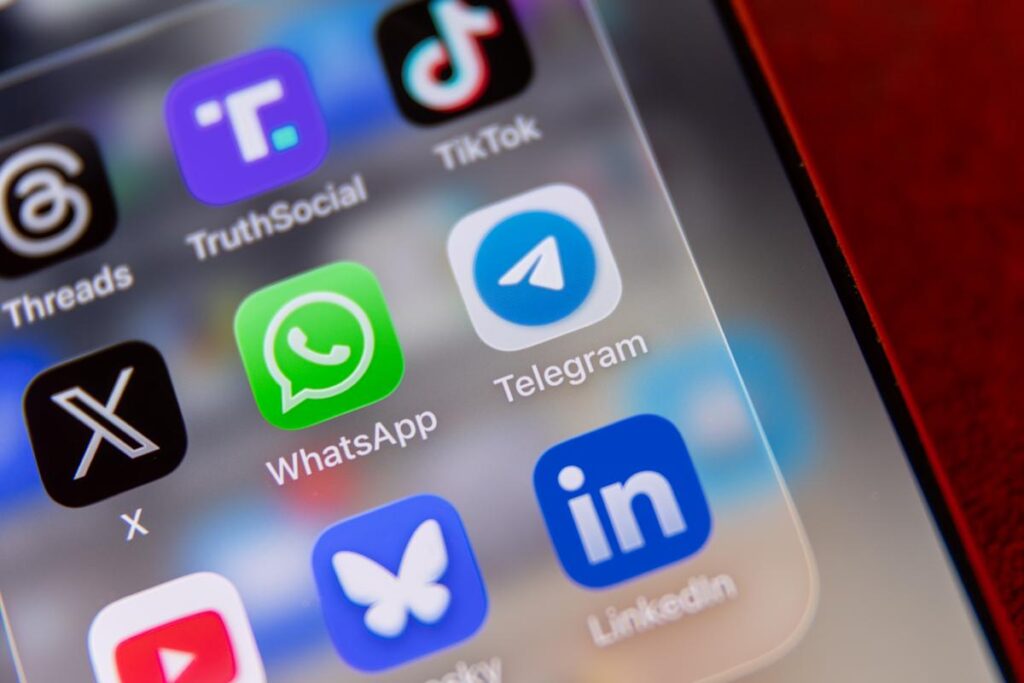 WhatsApp adds a better, native interface for CarPlay