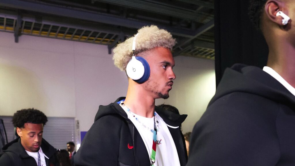 Antonee Robinson Shows Off Unreleased Two-Tone Beats Over-Ear Headphones at the World Cup Antonee Robinson Shows Off Unreleased Two-Tone Beats Over-Ear Headphones at the World Cup