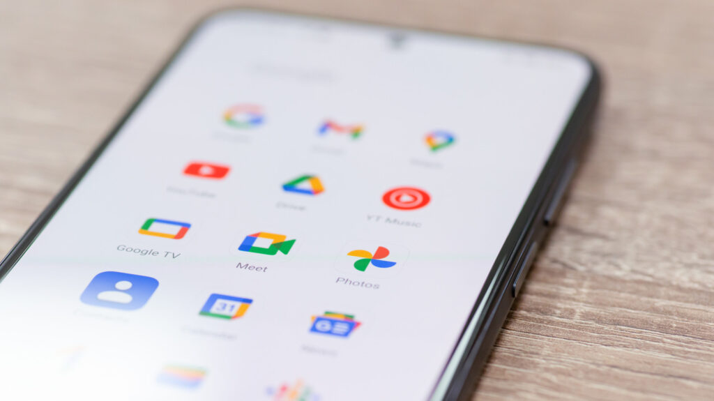 5 Android Phone Apps You Can Safely Uninstall 5 Android Phone Apps You Can Safely Uninstall