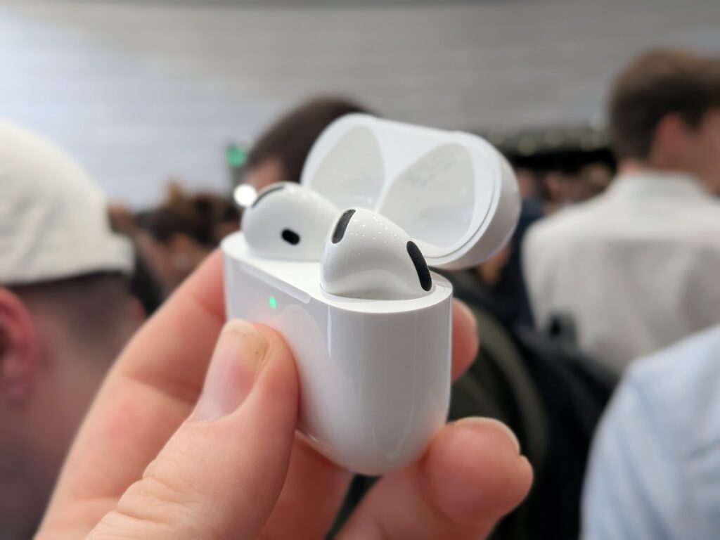Apple’s new macOS update reportedly contains a video of AirPods with a camera Apple's new macOS update reportedly contains a video of AirPods with a camera