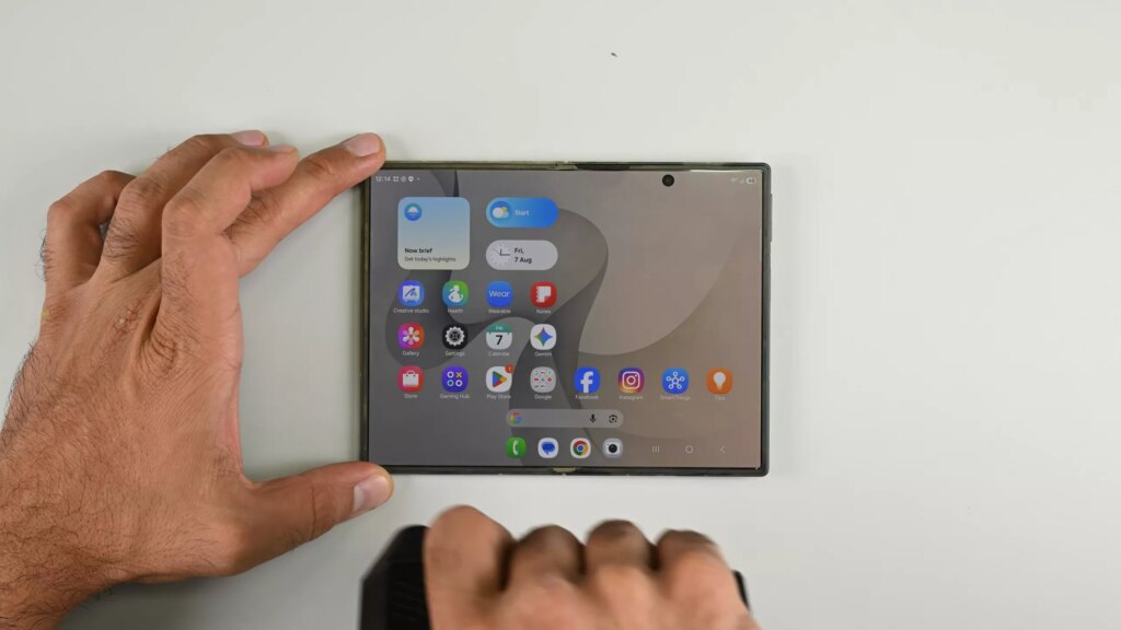 Samsung’s $1,900 Galaxy Z Fold 8 still has a serious problem with dust getting into its hinge Samsung's $1,900 Galaxy Z Fold 8 still has a serious problem with dust getting into its hinge