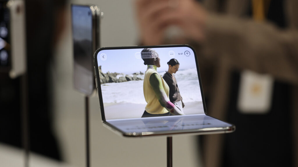This Delayed iOS 27 Feature Makes The iPhone Duo Feel Incomplete This Delayed iOS 27 Feature Makes The iPhone Duo Feel Incomplete